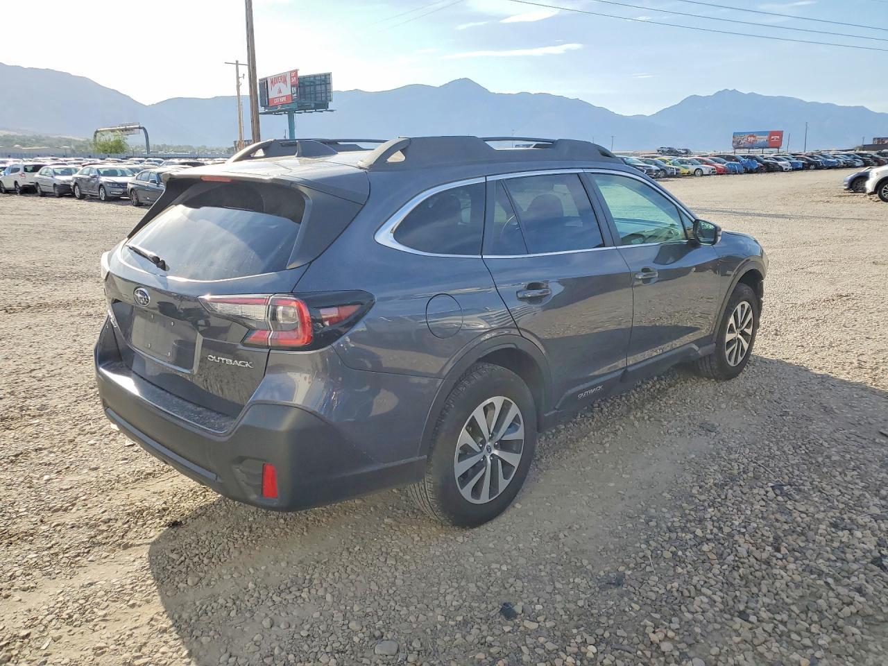 2022 Subaru Outback Premium - Image 3