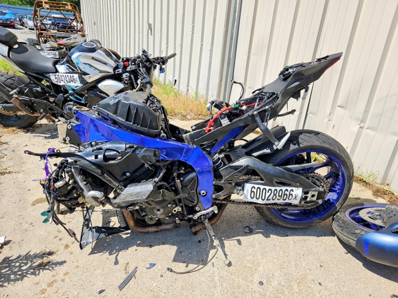 2022 Yamaha Yzfr1 - Image 3