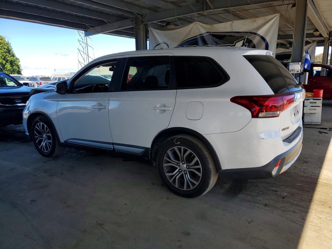 2016 Mitsubishi Outlander Se - Фото 2