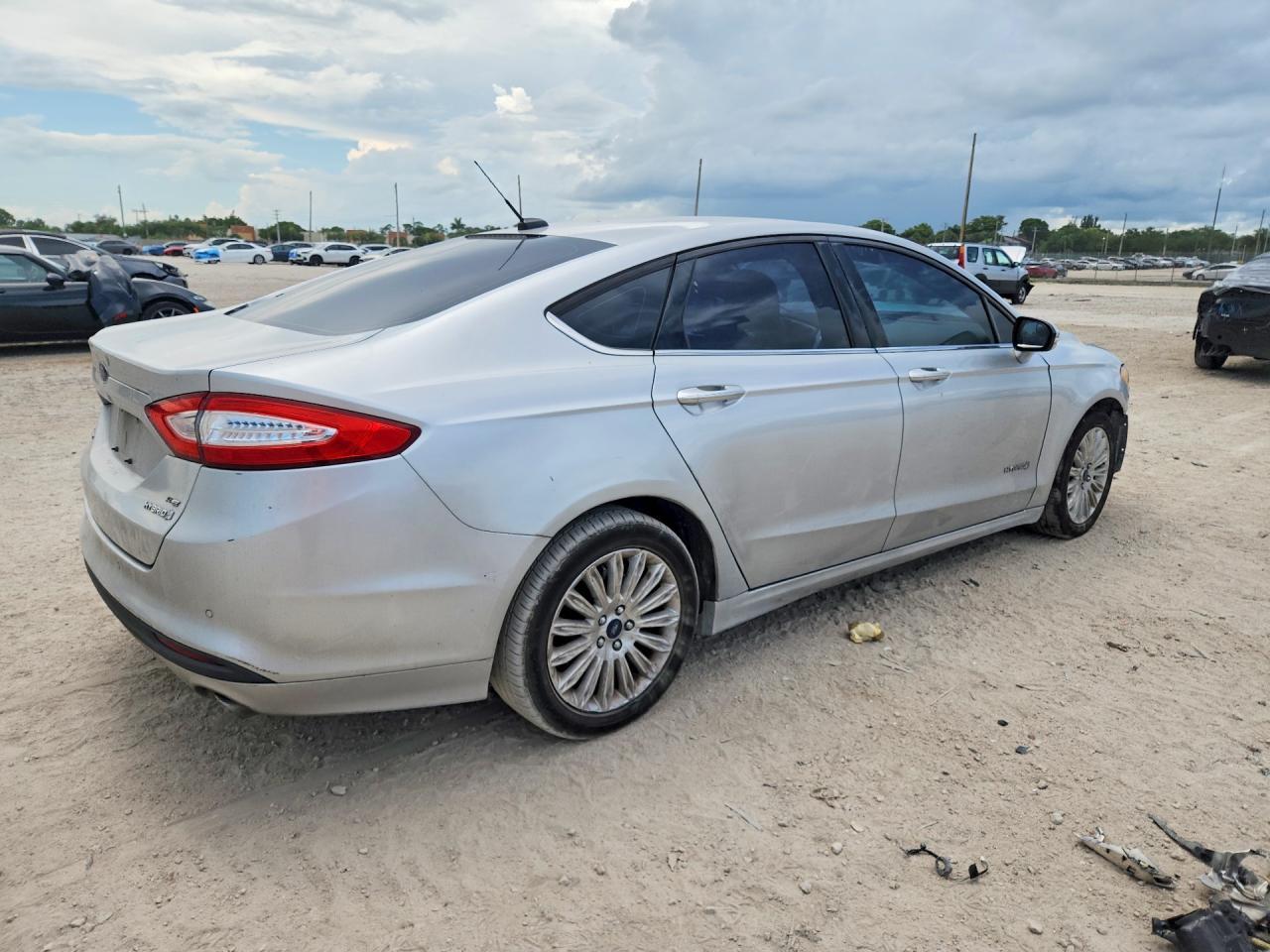 2015 Ford Fusion Se Hybrid - Фото 3