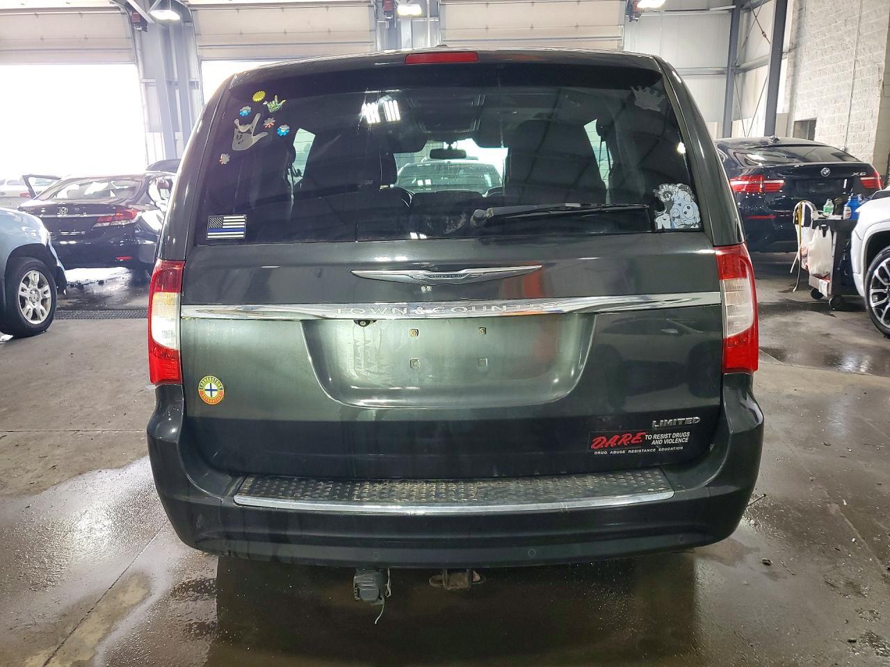 2012 Chrysler Town & Country Limited - Фото 6