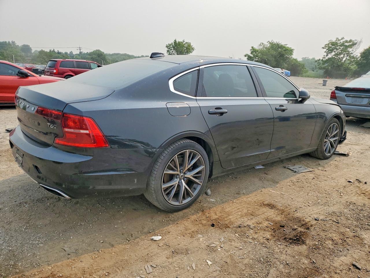 2018 Volvo S90 T6 Momentum - Фото 3