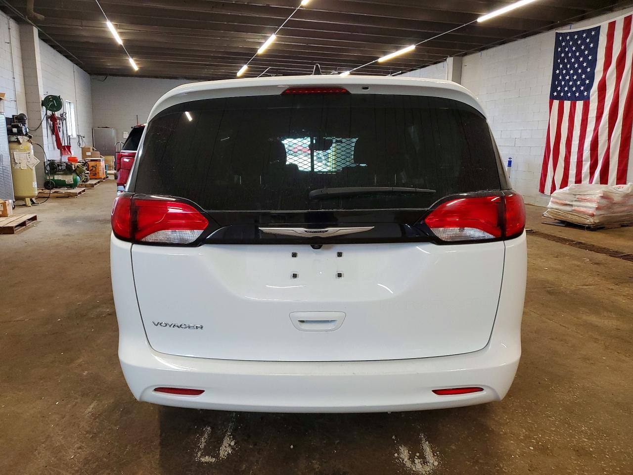 2024 Chrysler Voyager Lx - Фото 6