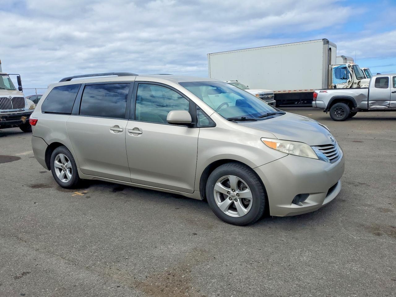 2016 Toyota Sienna Le - Фото 4