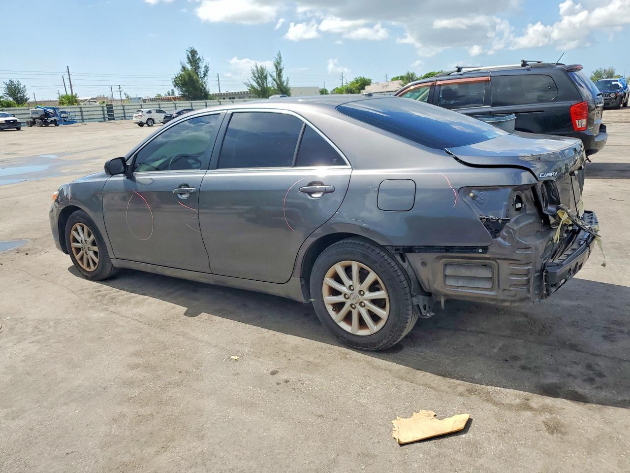 2011 Toyota Camry Xle - Фото 2
