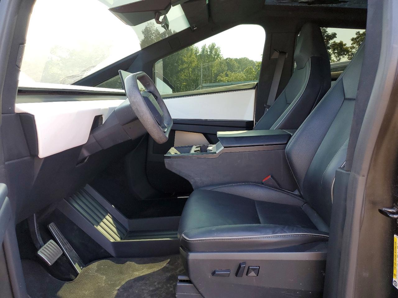 2024 Tesla Cybertruck - Image 7