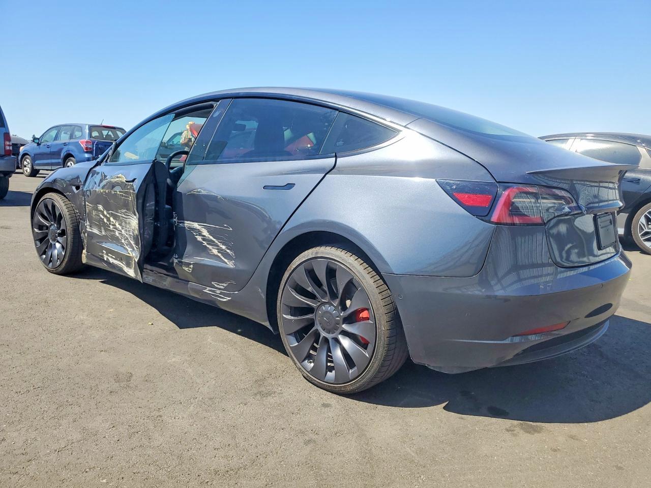 2022 Tesla Model 3 - Фото 2