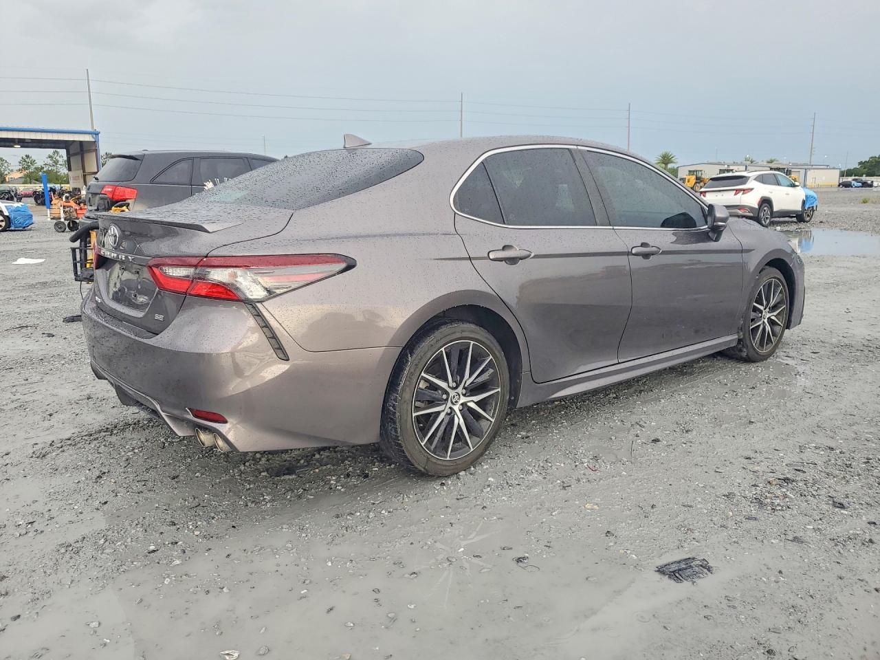 2023 Toyota Camry Se - Фото 3