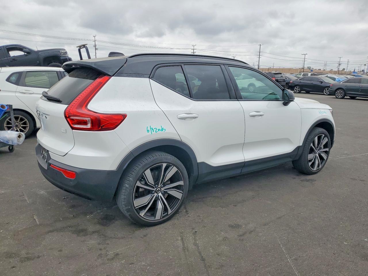 2022 Volvo Xc40 P8 Recharge Plus - Фото 3