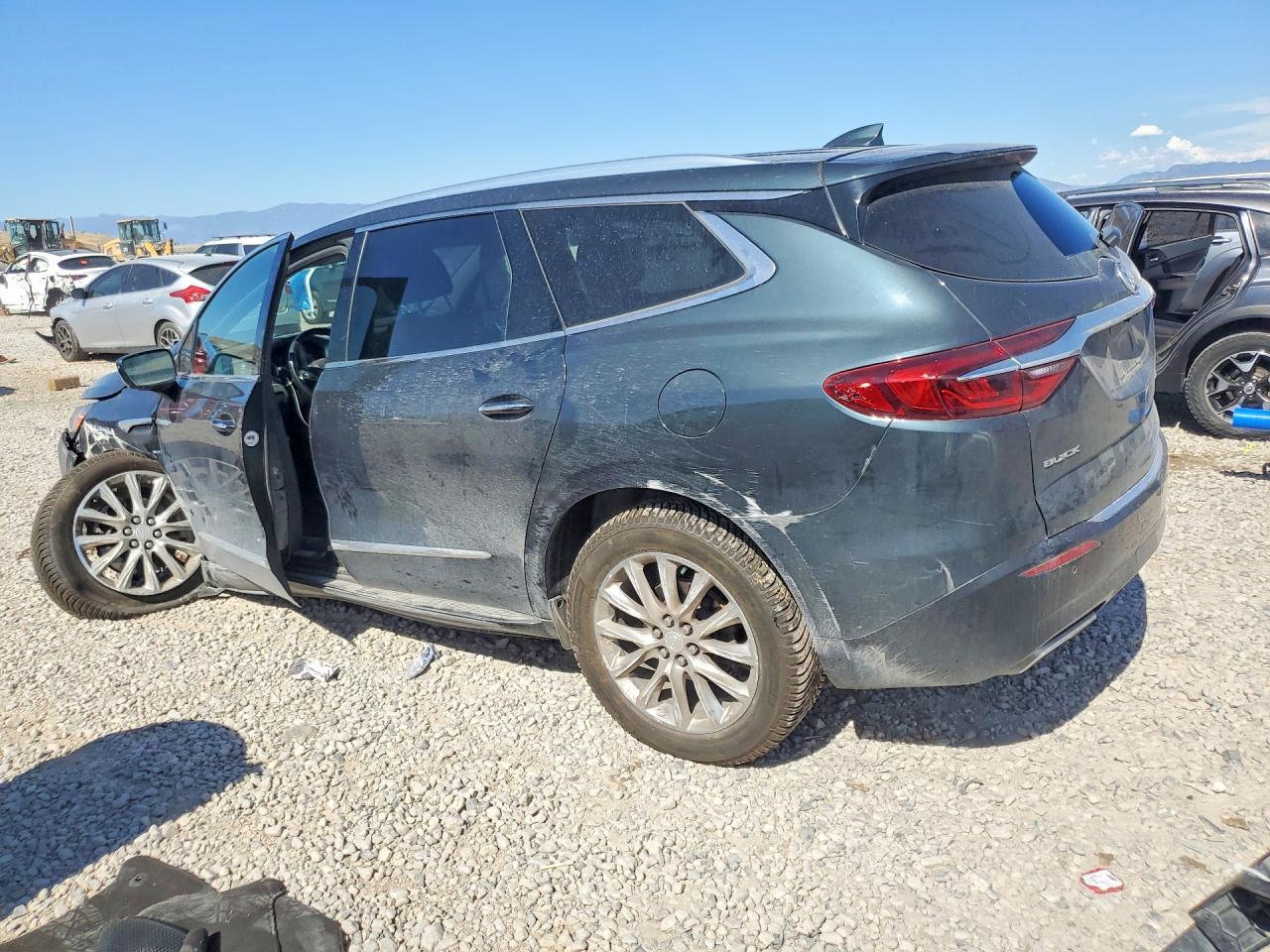 2018 Buick Enclave Essence - Image 2