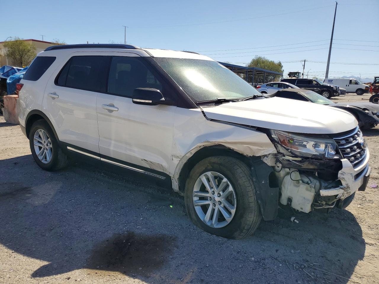 2017 Ford Explorer Xlt - Image 4
