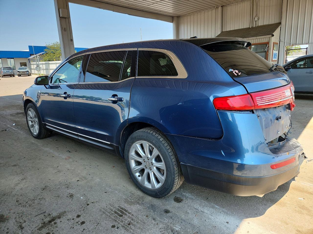 2018 Lincoln Mkt - Фото 2