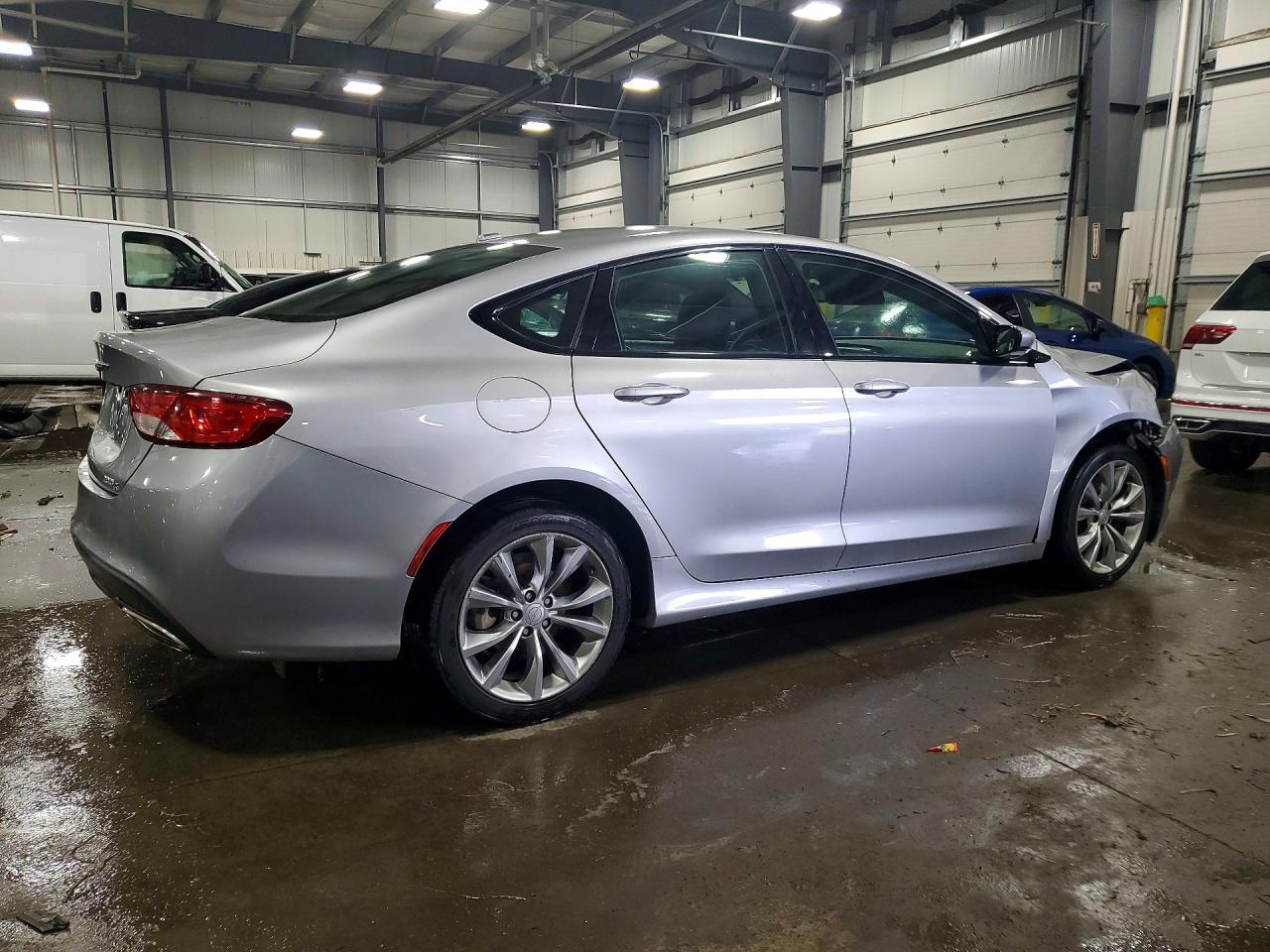 2015 Chrysler 200 S - Image 3