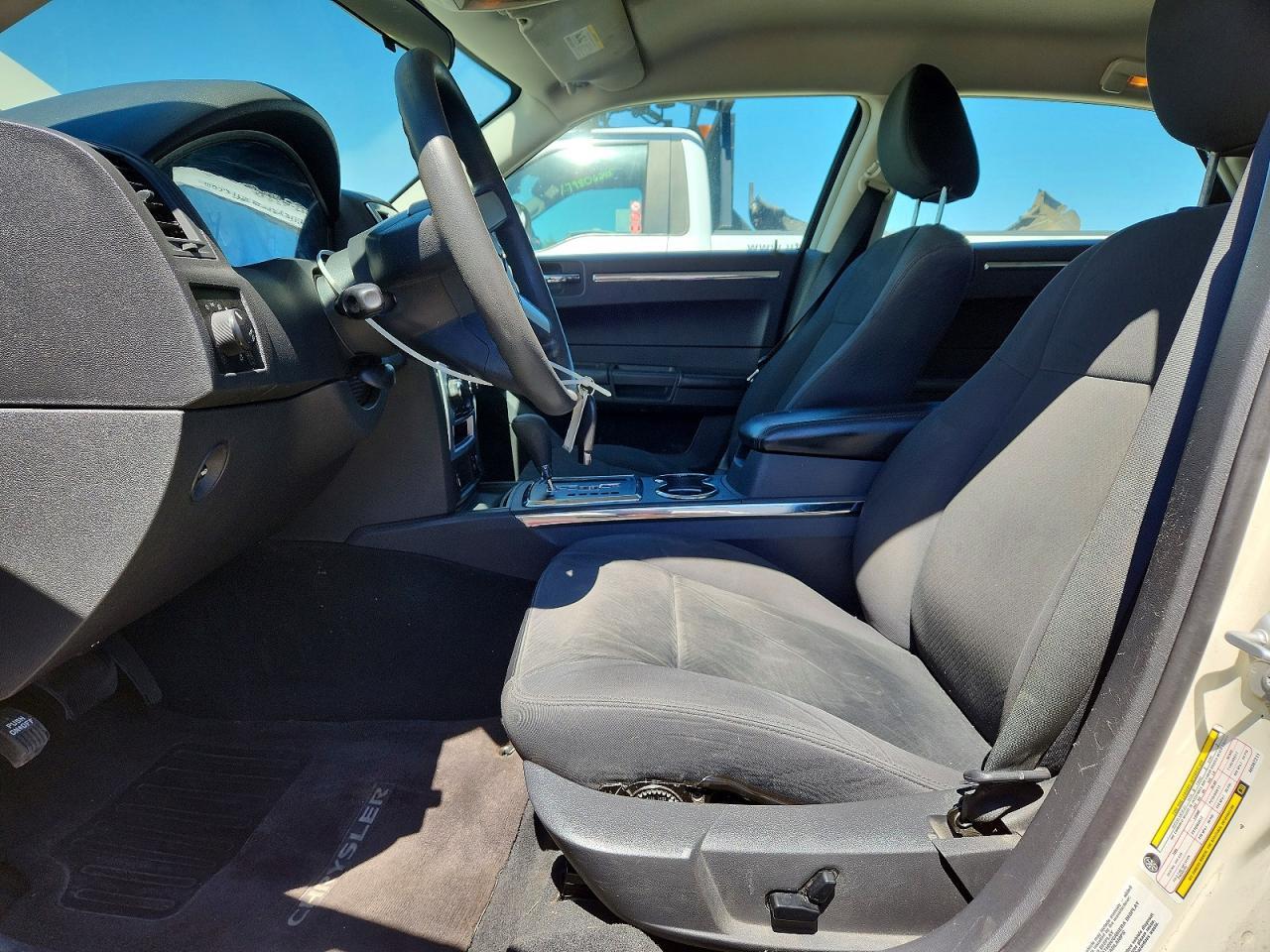 2010 Chrysler 300 Touring - Фото 7