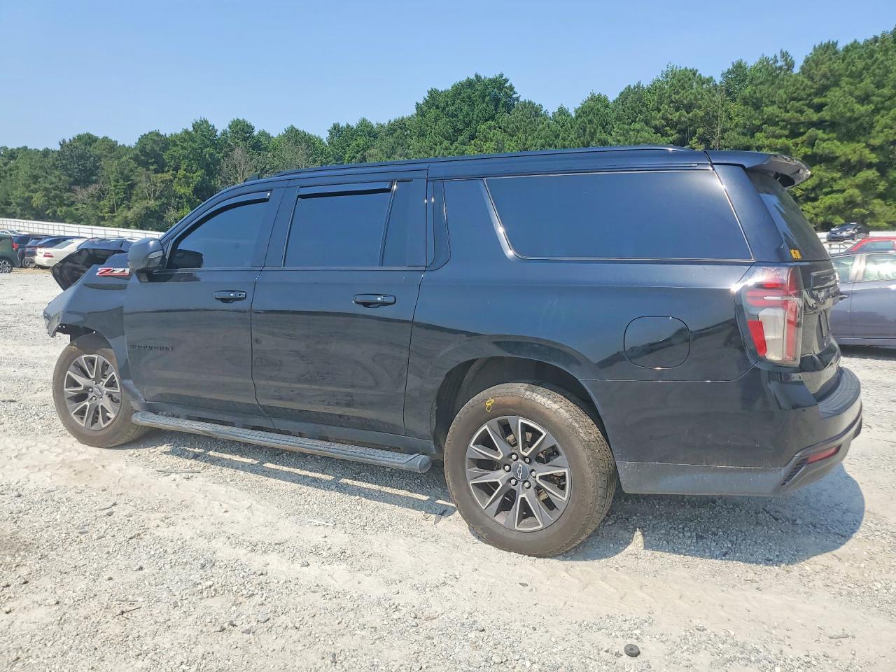 2021 Chevrolet Suburban K1500 Z71 - Фото 2