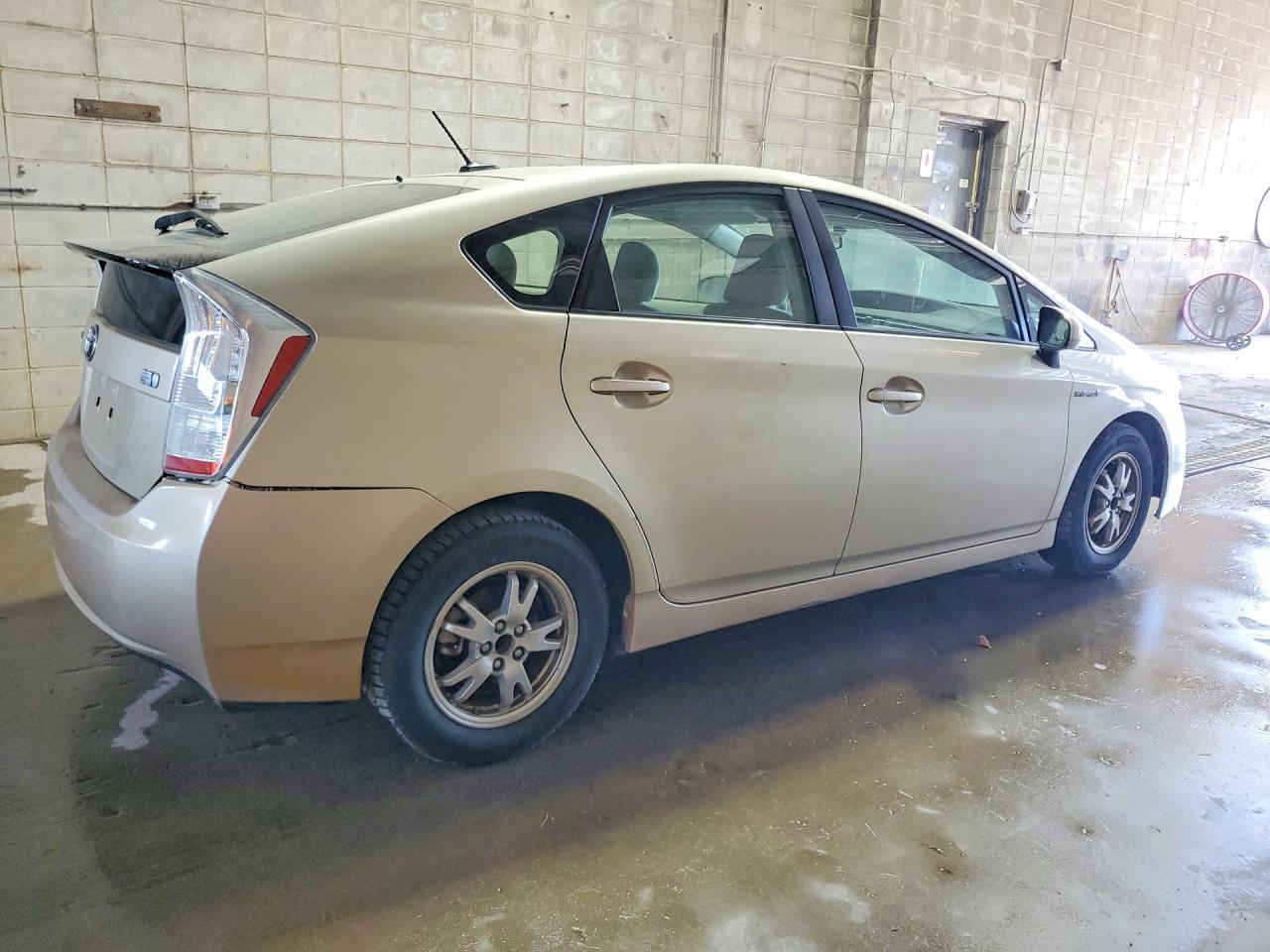 2010 Toyota Prius Hy - Фото 3