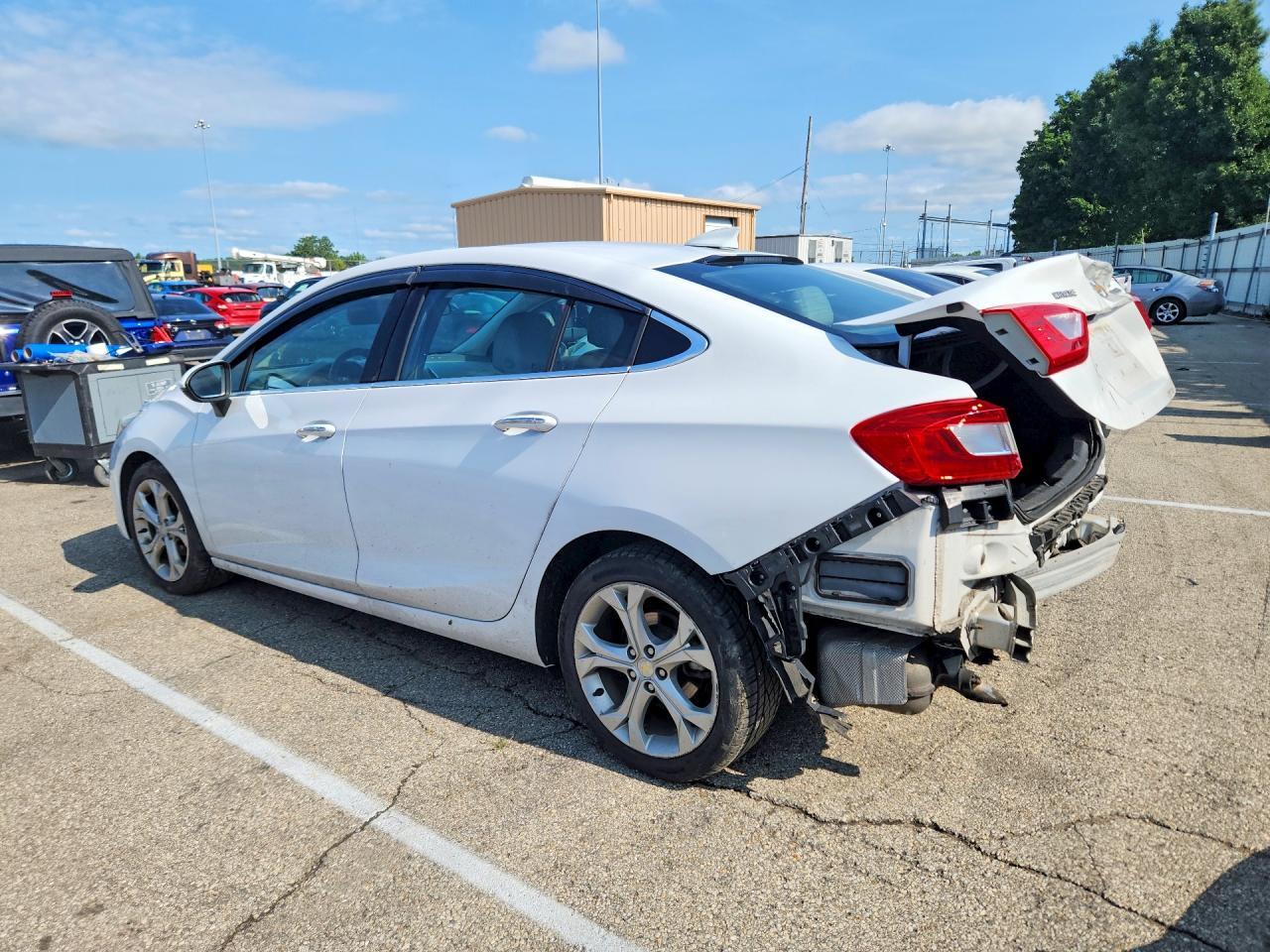 2017 Chevrolet Cruze Premier - Image 2
