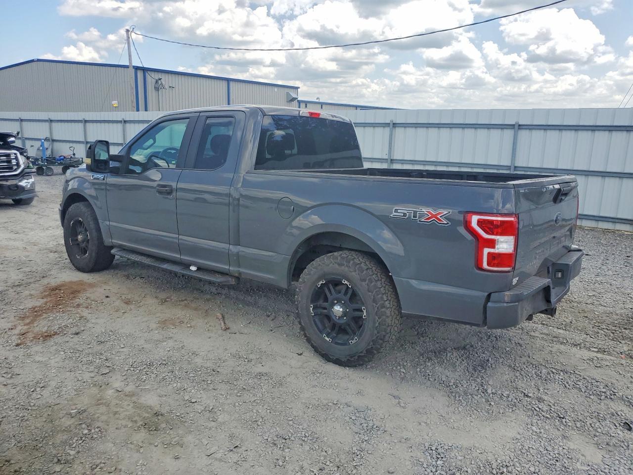 2018 Ford F150 Super Cab - Фото 2