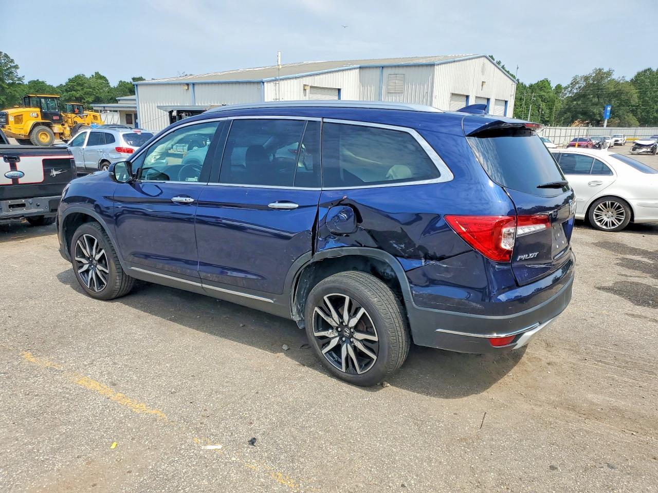 2022 Honda Pilot Touring - Фото 2