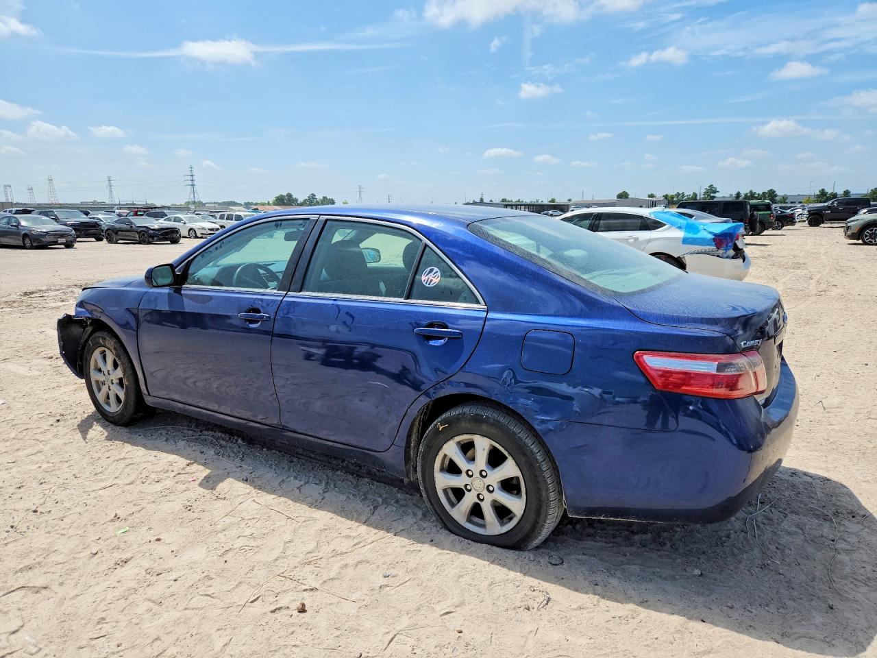 2009 Toyota Camry Le - Фото 2