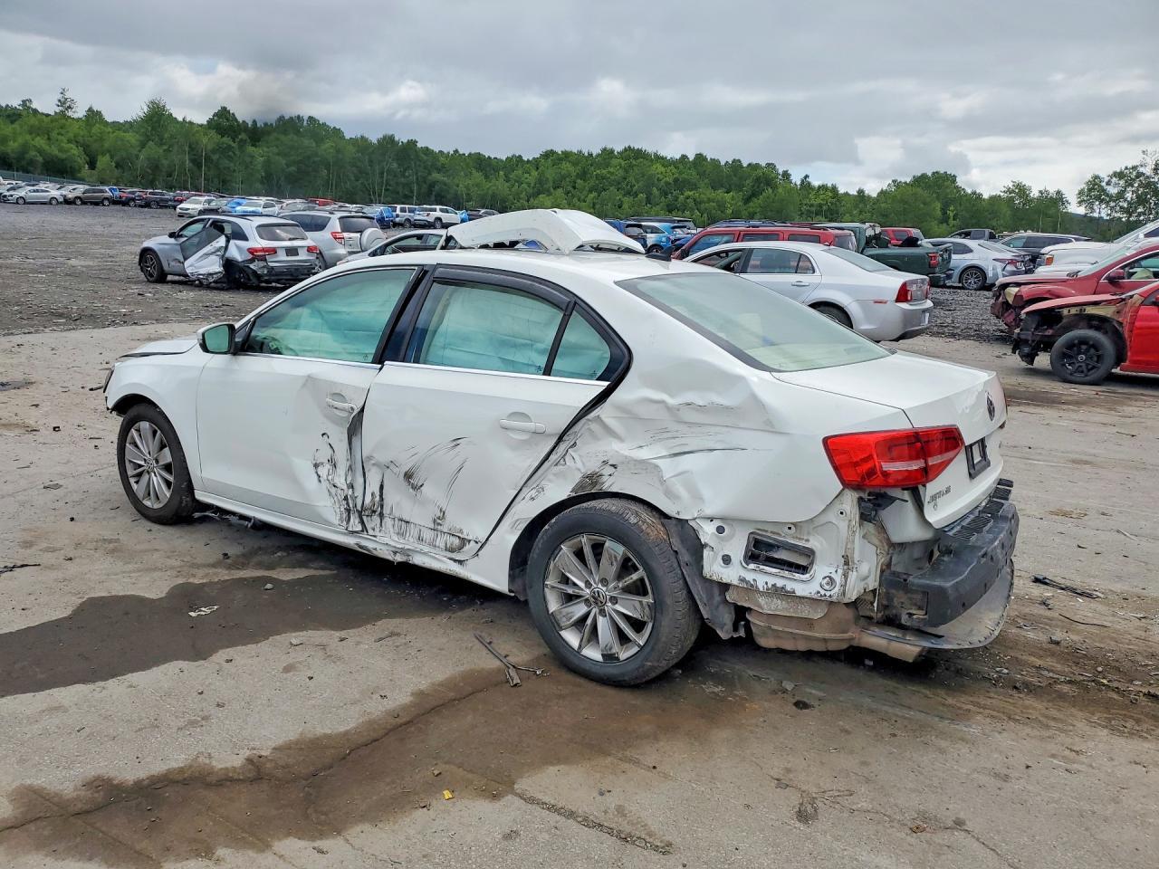 2015 Volkswagen Jetta Tdi - Image 2
