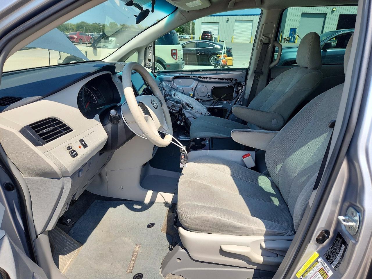 2013 Toyota Sienna L 7-Passenger - Image 7