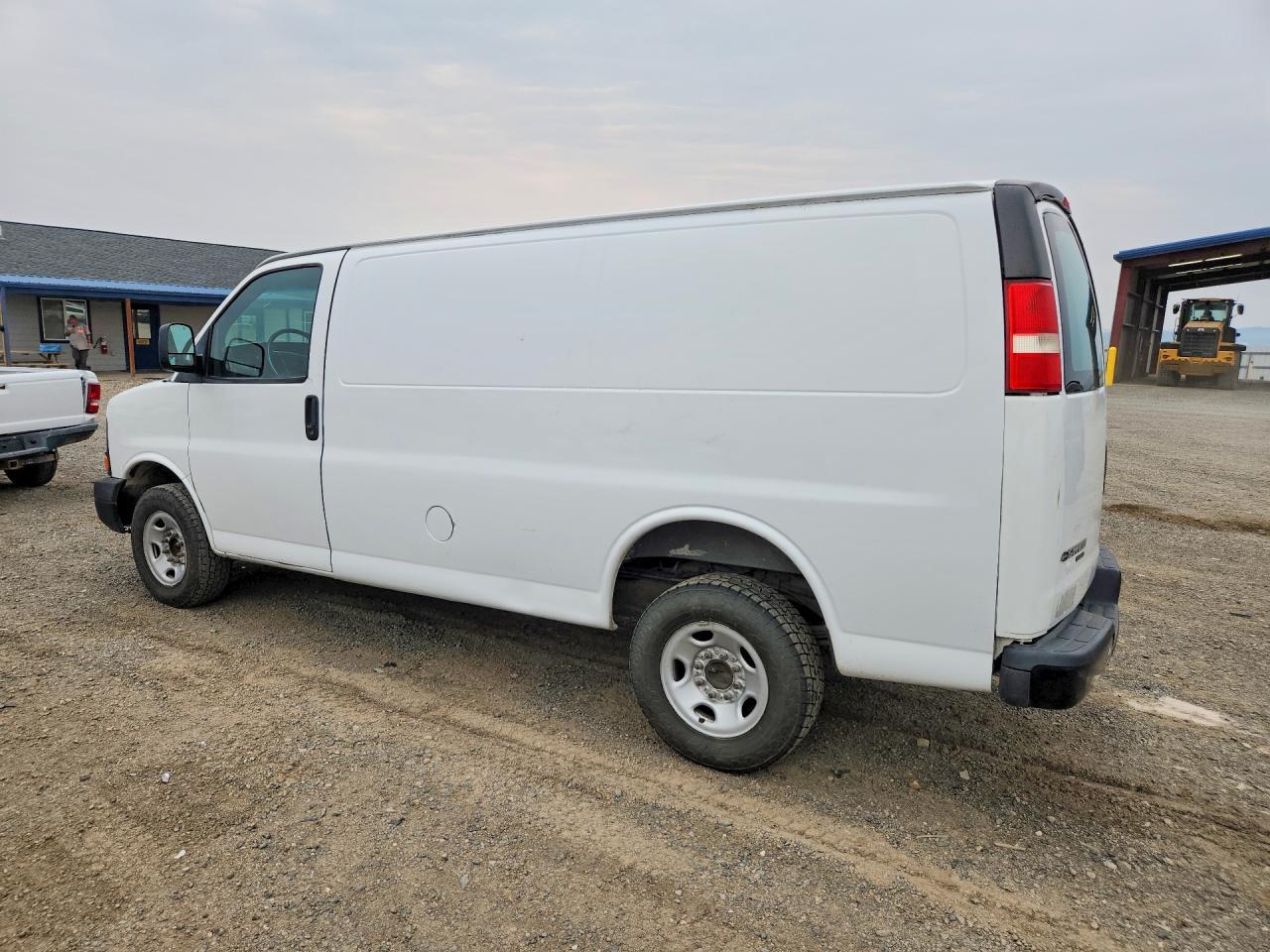 2014 Chevrolet Express G2500 Delivery Van - Image 2