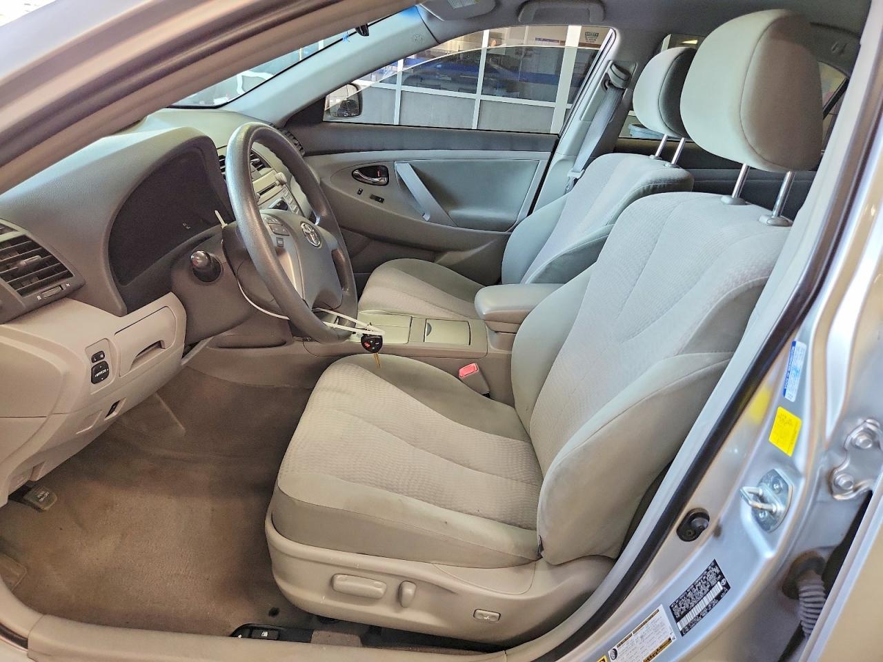 2011 Toyota Camry Le - Image 7