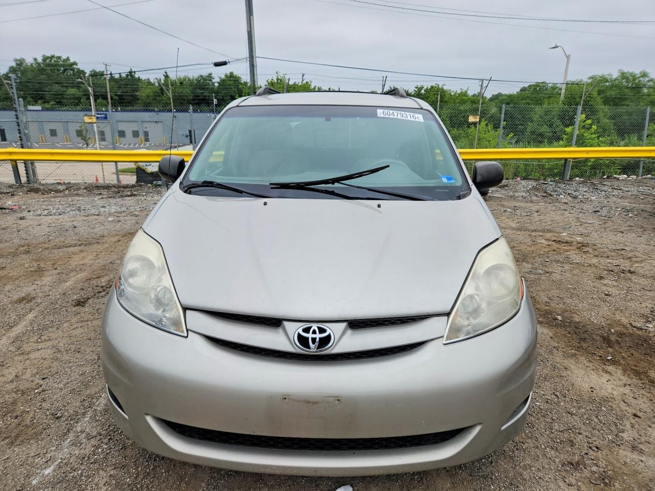 2008 Toyota Sienna Le 8-Passenger - Фото 5