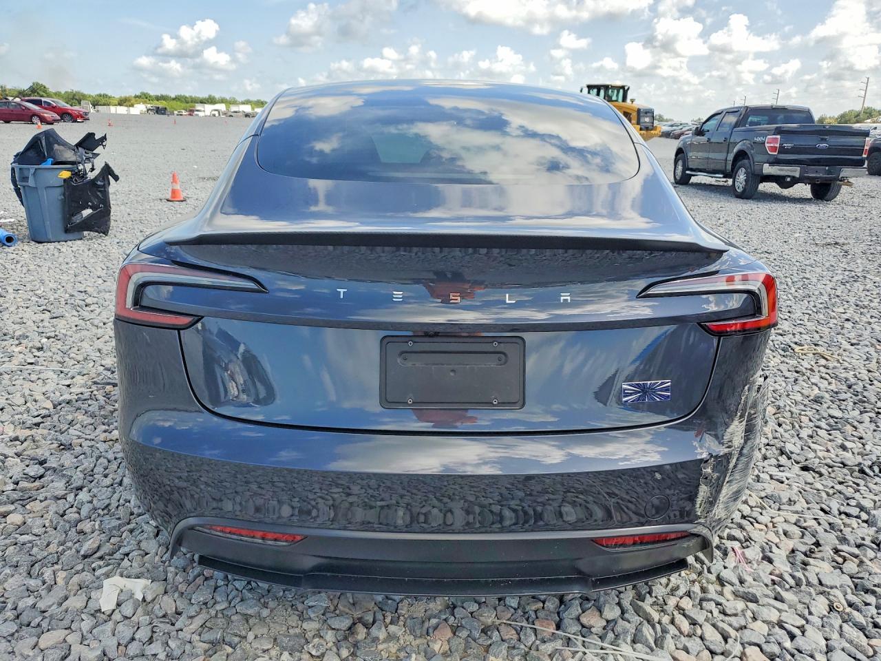 2024 Tesla Model 3 - Image 6