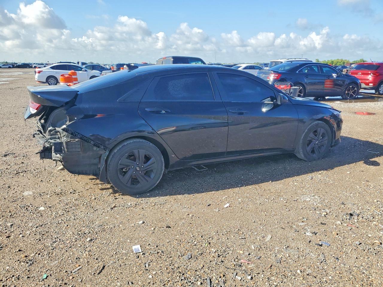 2023 Hyundai Elantra Sel - Фото 3