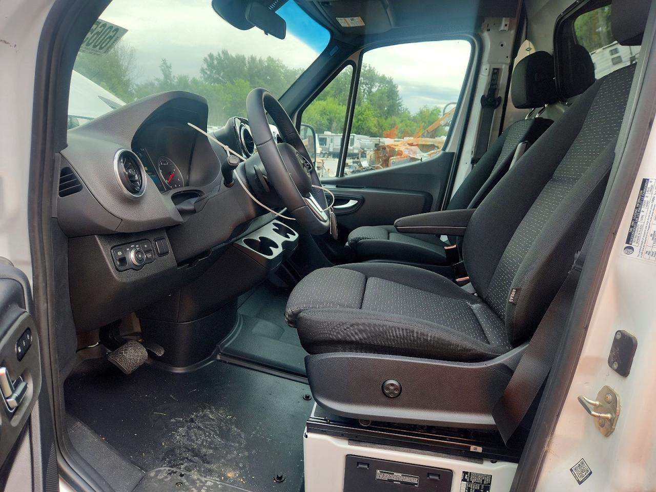 2024 Mercedes-Benz Sprinter 2500 Delivery Van - Фото 7