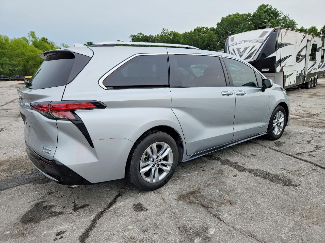2021 Toyota Sienna Limited 7-Passenger - Фото 3
