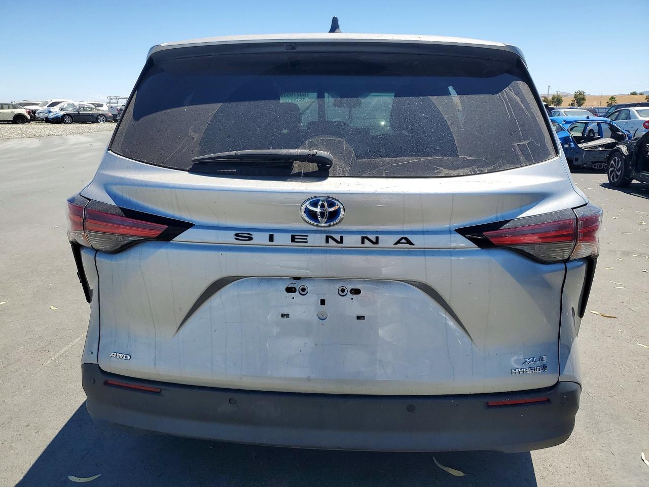 2021 Toyota Sienna Xle - Image 6