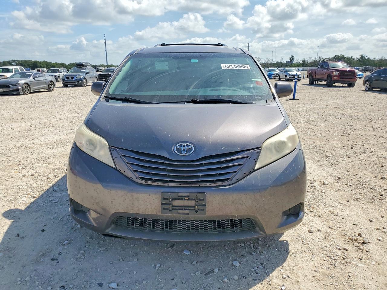 2015 Toyota Sienna Le - Фото 5