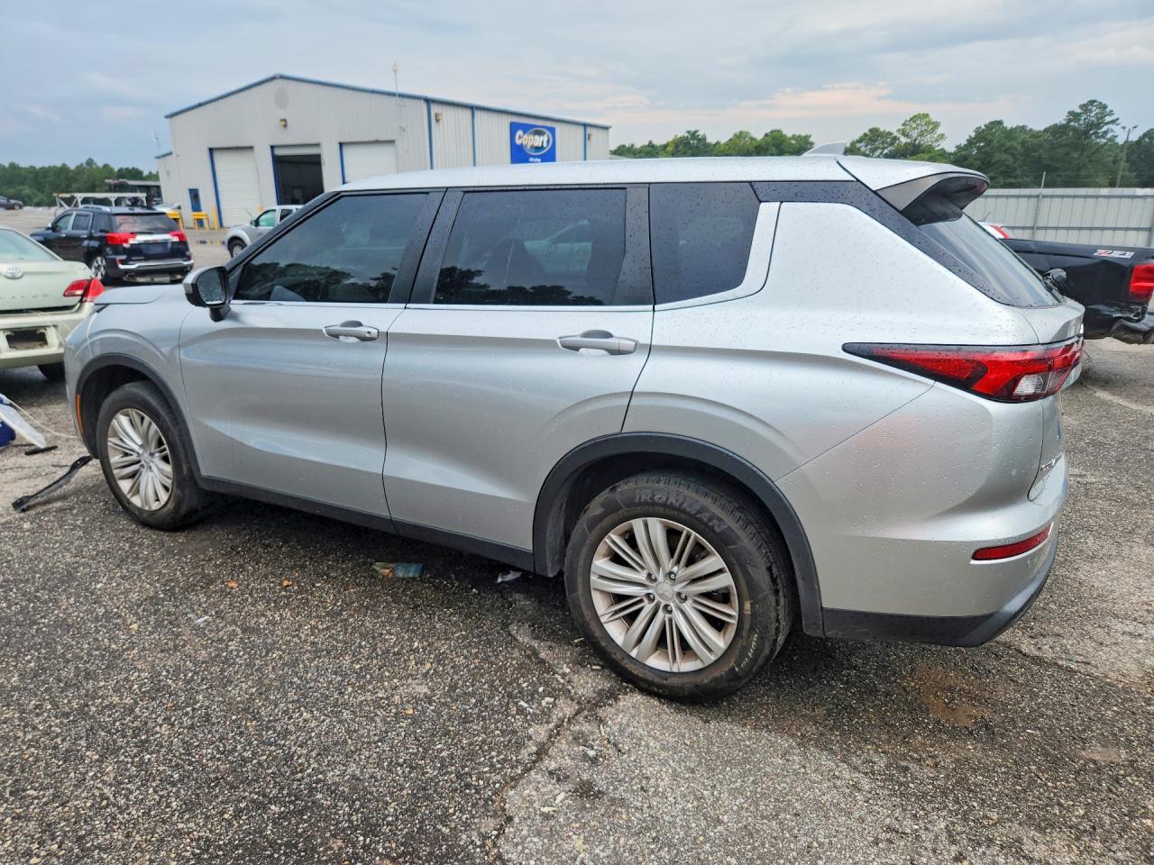 2023 Mitsubishi Outlander Es - Фото 2