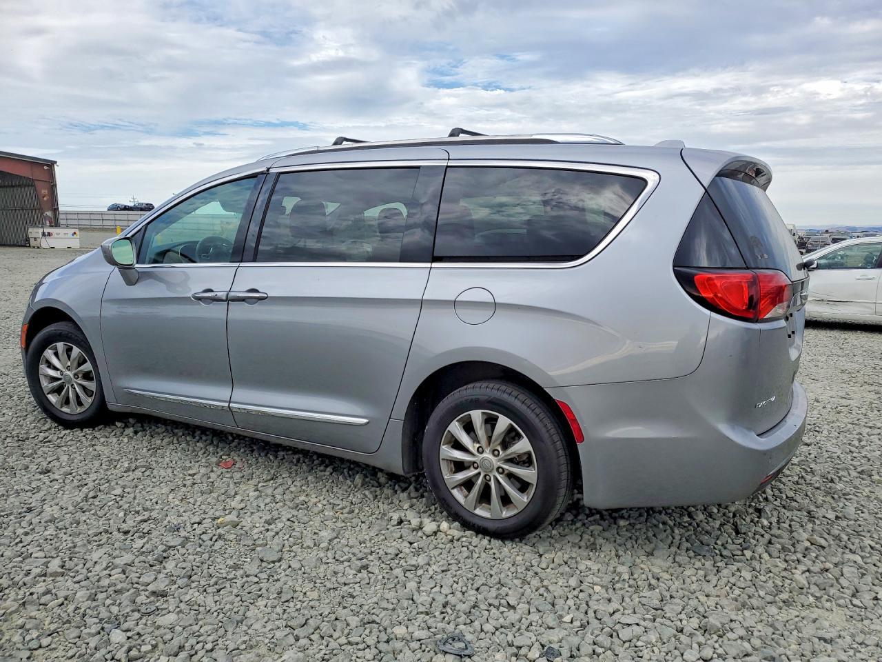 2019 Chrysler Pacifica Touring L - Фото 2