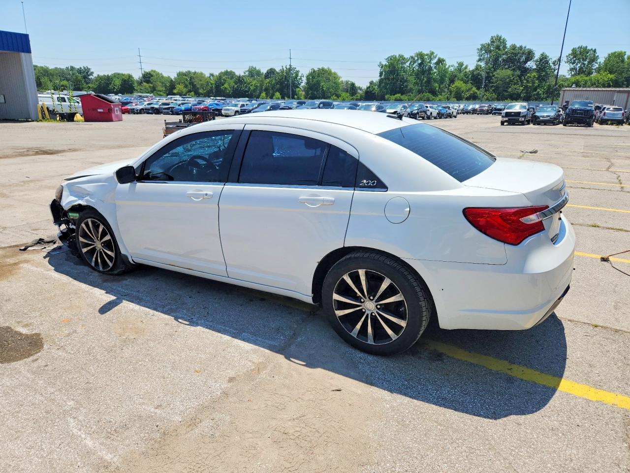 2013 Chrysler 200 Touring - Фото 2
