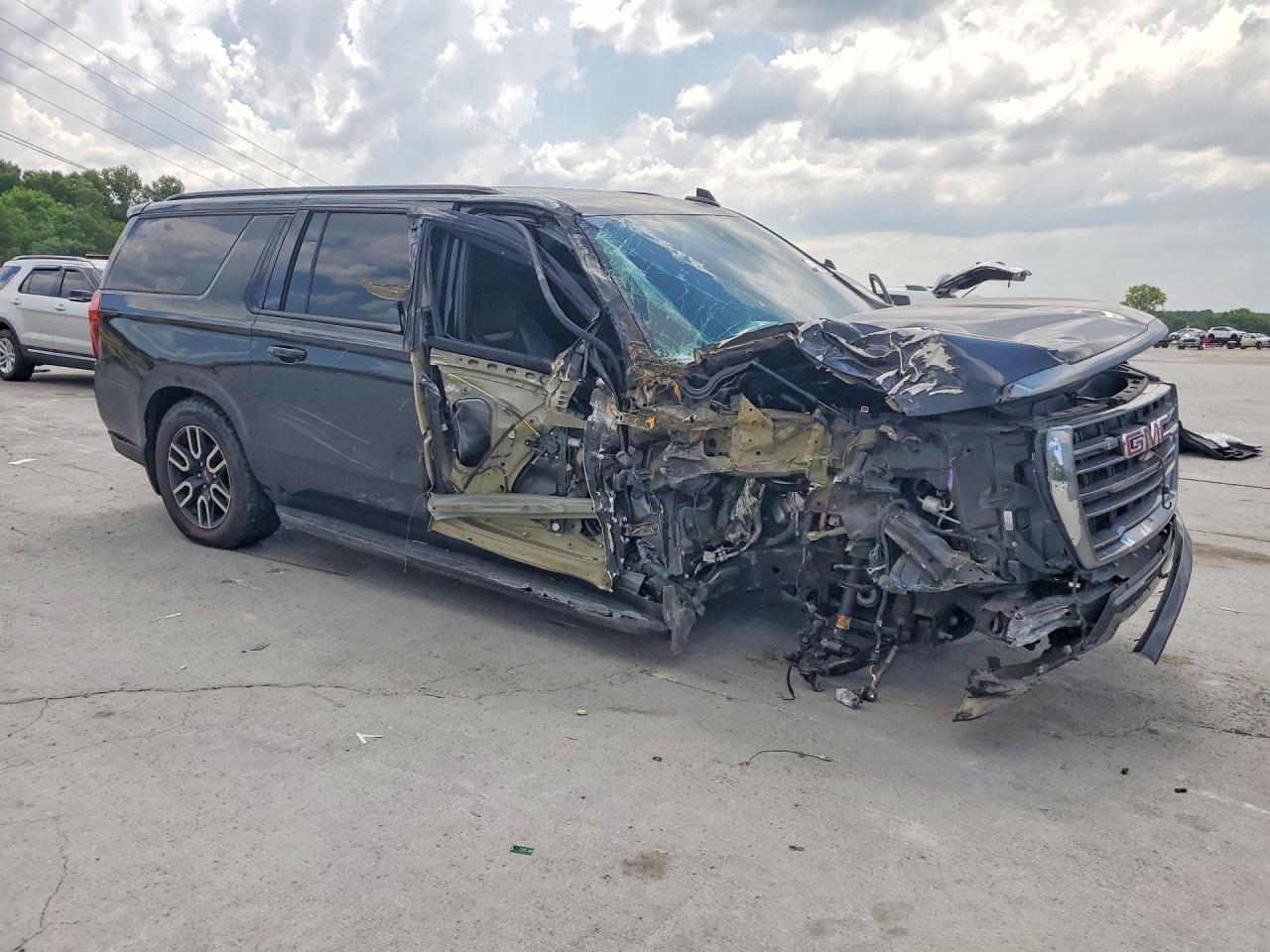 2021 GMC Yukon Xl K1500 At4 - Image 4