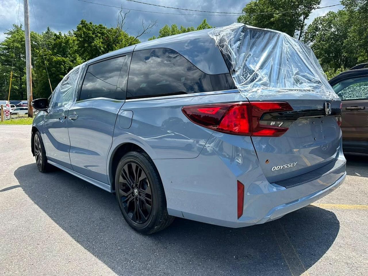 2025 Honda Odyssey Sport-L - Image 2