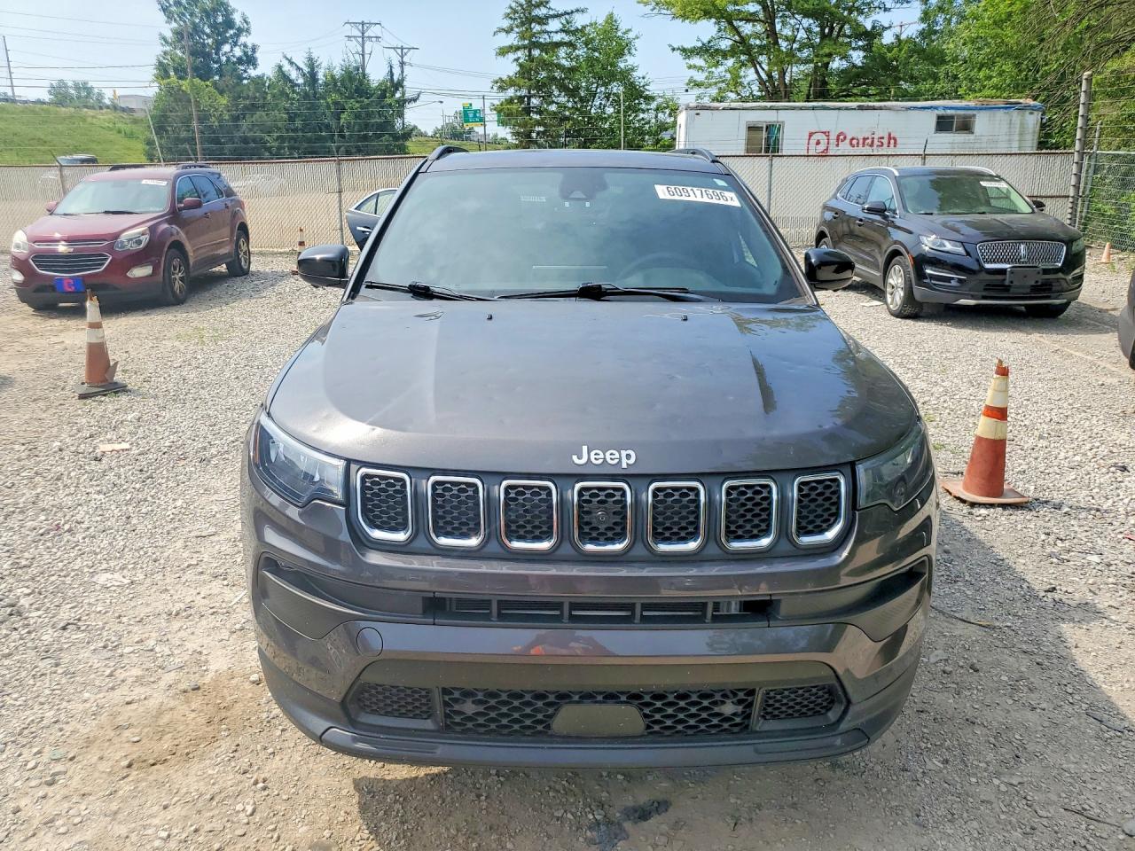 2023 Jeep Compass Latitude Lux - Image 5