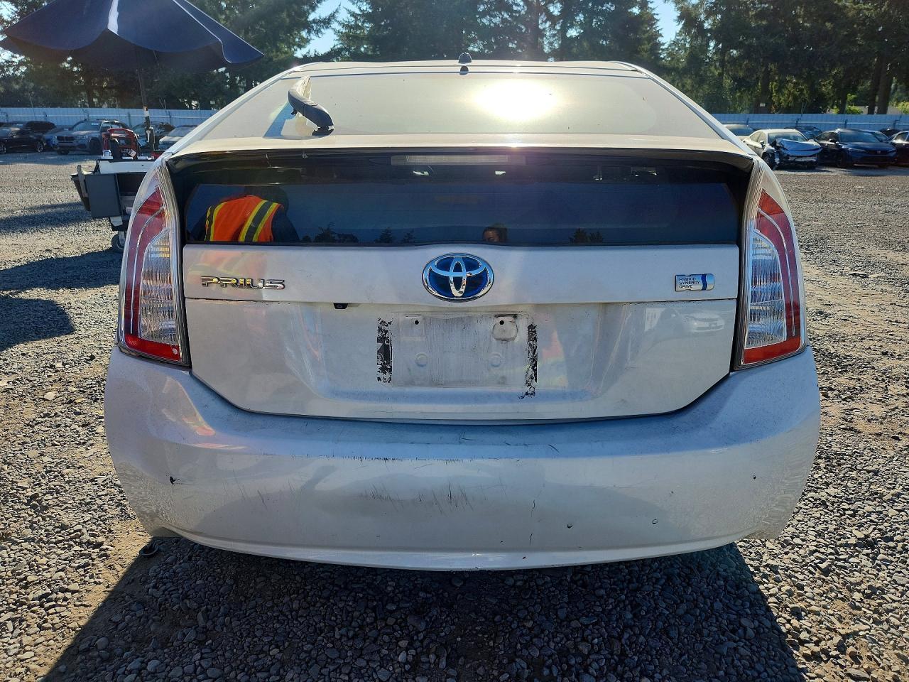 2015 Toyota Prius Two - Image 6