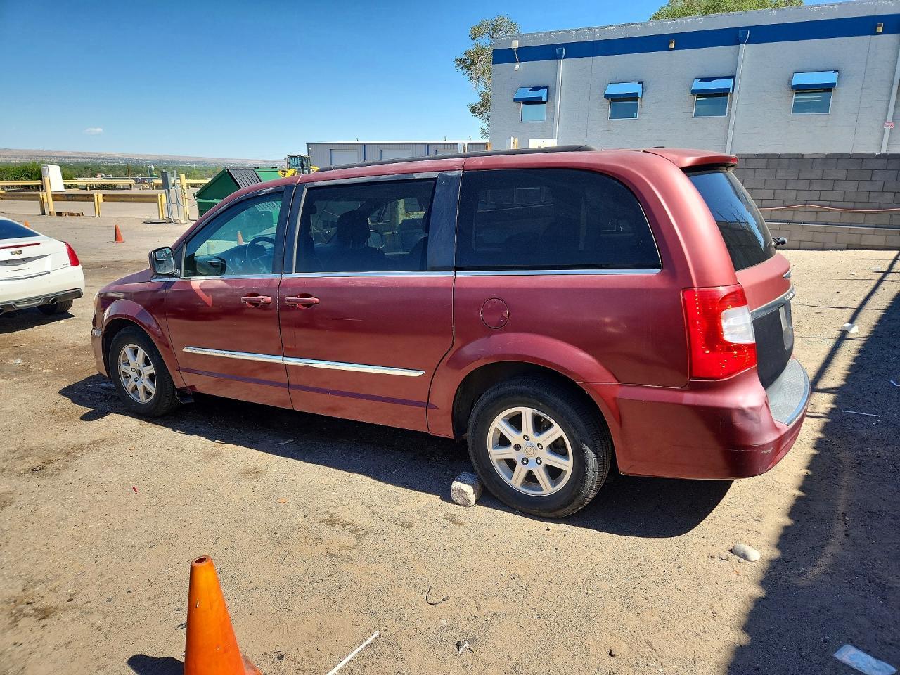 2012 Chrysler Town & Country Touring - Фото 2