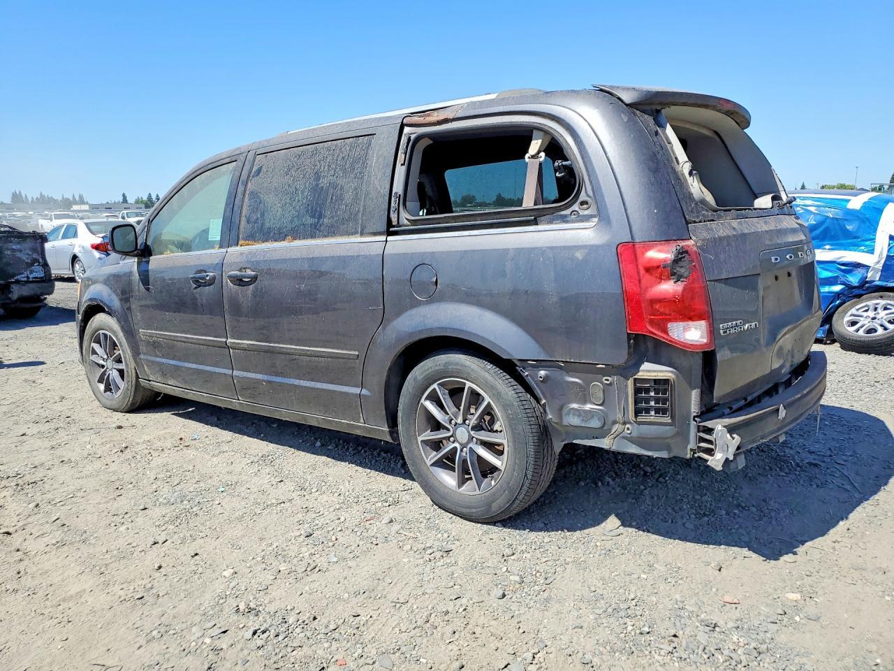 2017 Dodge Grand Caravan Sxt - Image 2