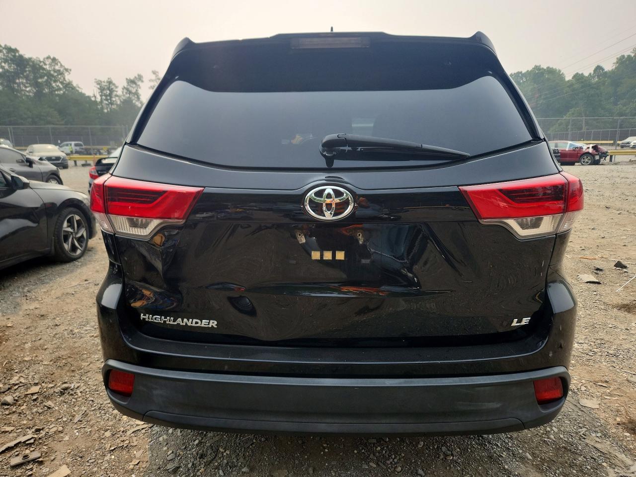2019 Toyota Highlander Le Plus - Image 6