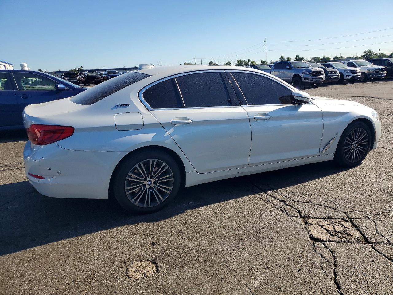 2019 BMW 530Xe - Image 3