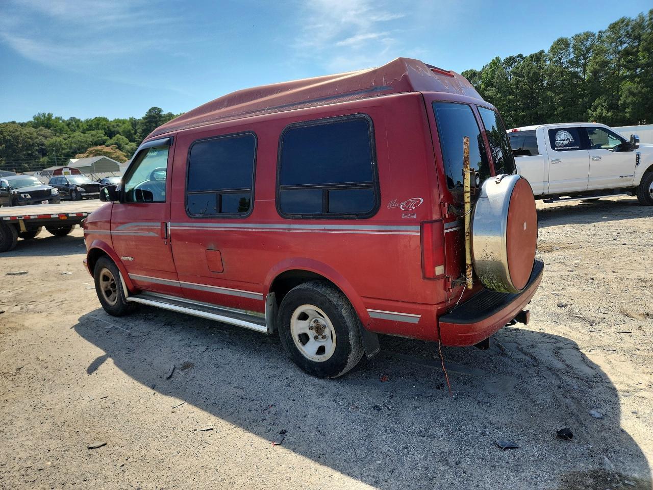 1999 Chevrolet Astro - Фото 2