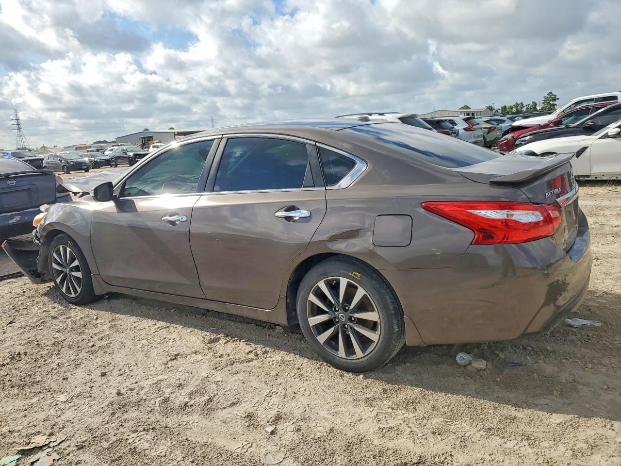2016 Nissan Altima 2.5 - Фото 2