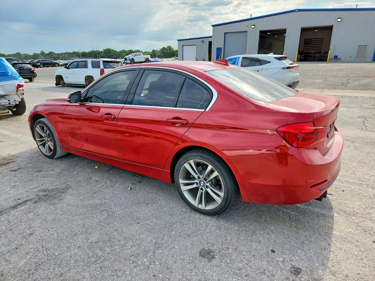 2017 BMW 330 I - Фото 2