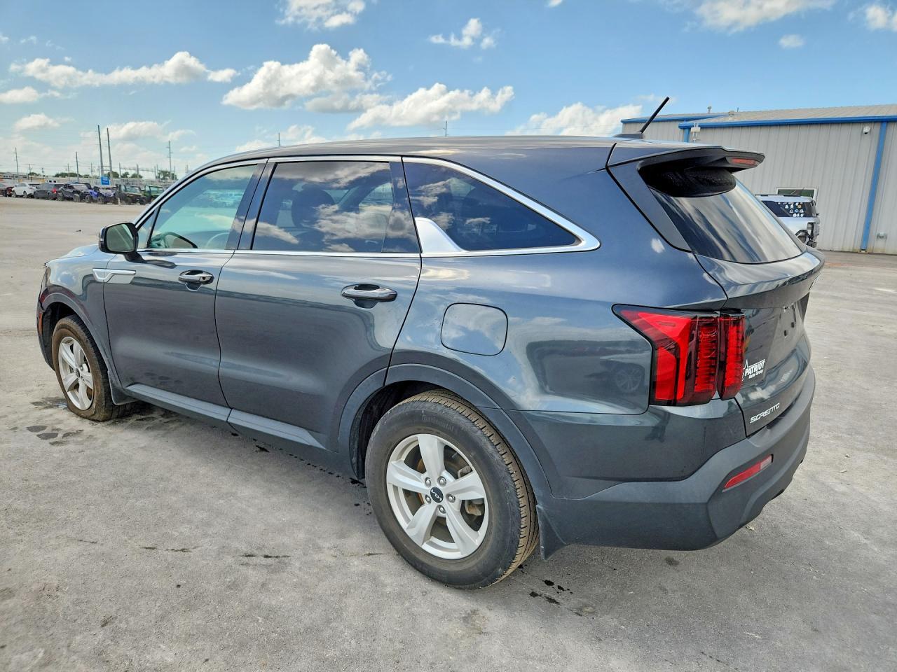 2023 Kia Sorento Lx - Image 2